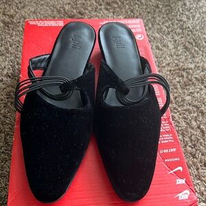 J Jill Women’s Black Velvet slides.